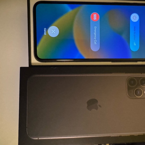 Apple iPhone 11 Pro - Space Gray - Picture 9 of 10